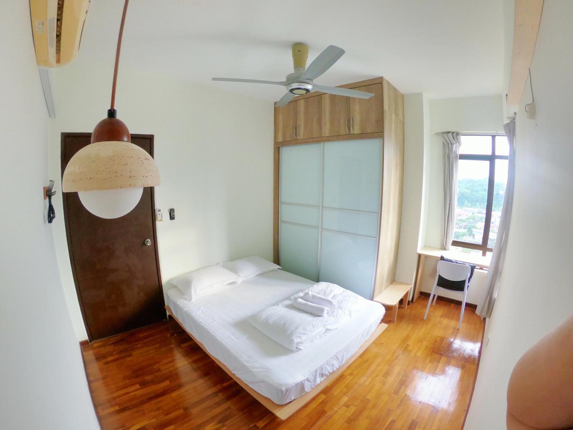 Pangsapuri Spacious 4br Near Klcc - Travel With Mrt